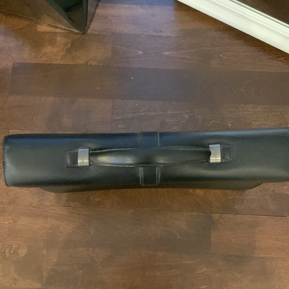 Montblanc leather briefcase with silver clasp and pockets inside - Picture 2 of 10